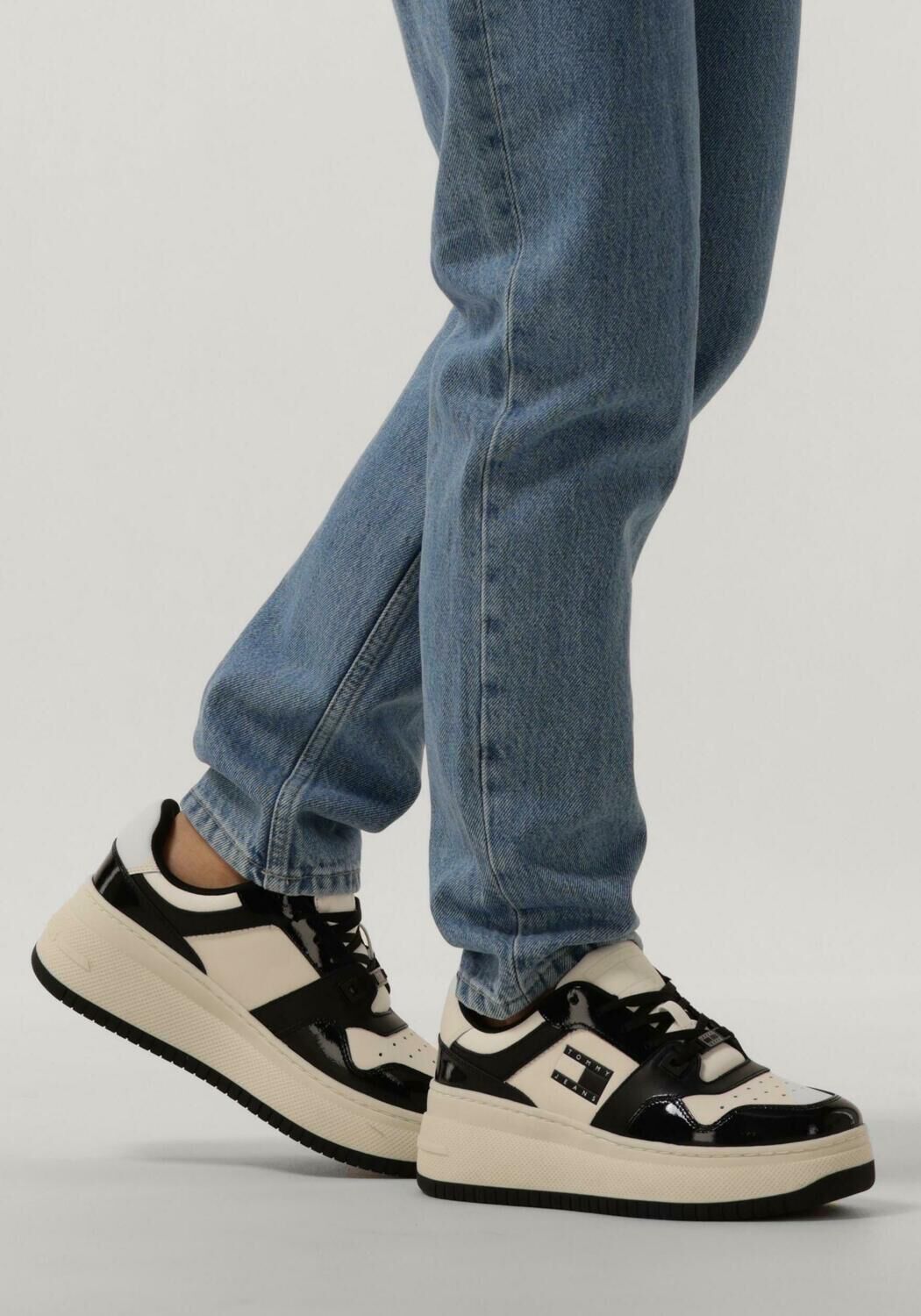 Witte TOMMY JEANS Lage sneakers TJW RETRO BASKET FLATFORM - large