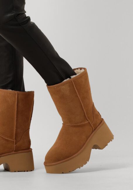 Cognac UGG Boots CLASSIC SHORT NEW HEIGHTS - large