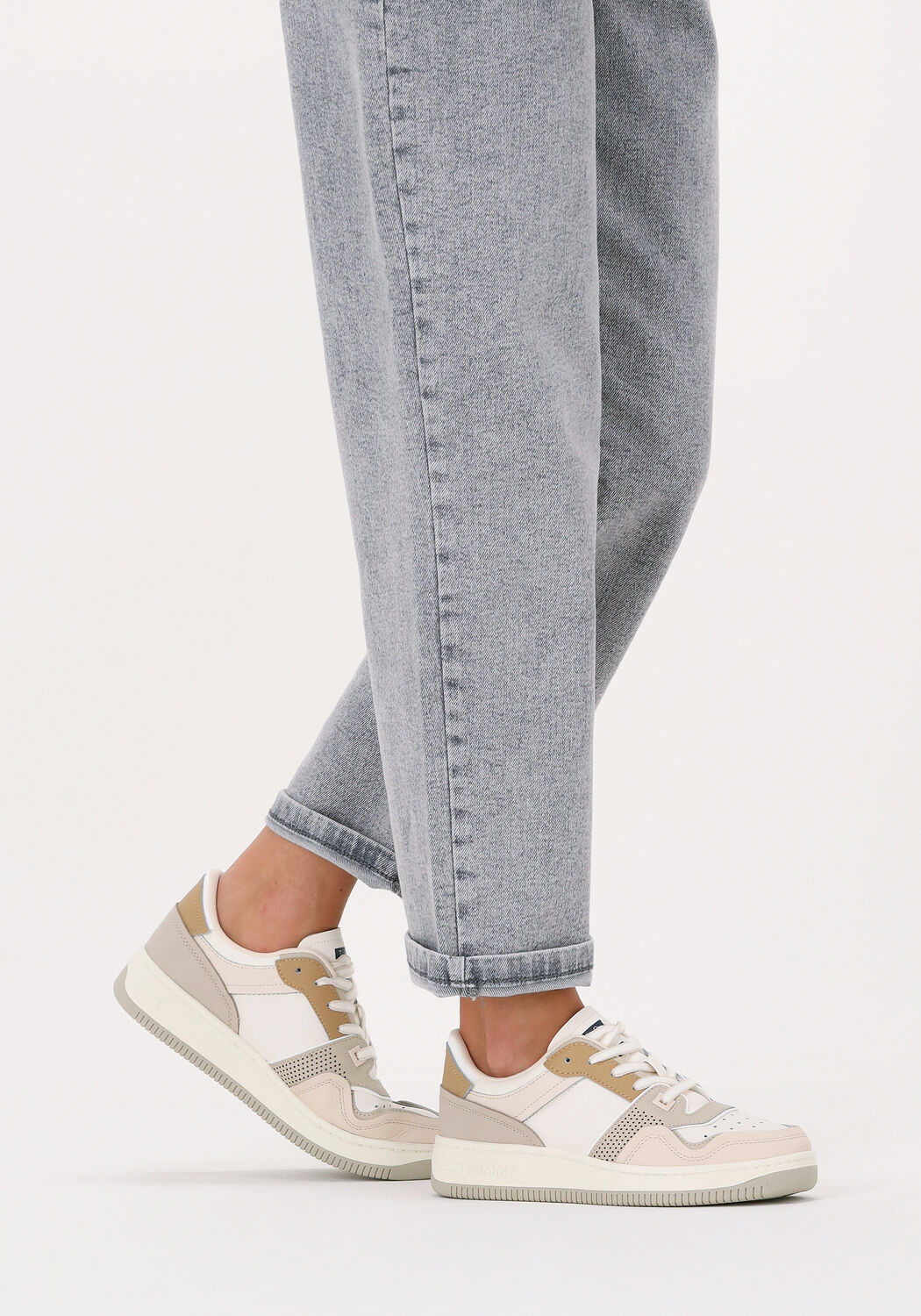 Beige TOMMY JEANS Lage sneakers ELEVATED BASKET WMN - large