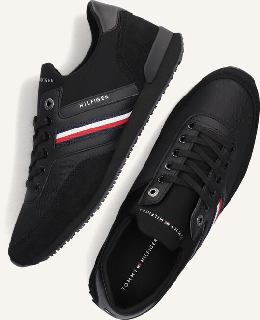 Zwarte TOMMY HILFIGER Lage sneakers ICONIC SOCK RUNNER Zwarte TOMMY HILFIGER Lage sneakers ICONIC SOCK RUNNER - large