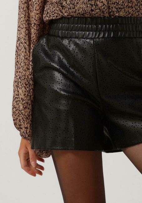 Zwarte GUESS Broeken CAROLA FAUX LEATHER SHORT - large