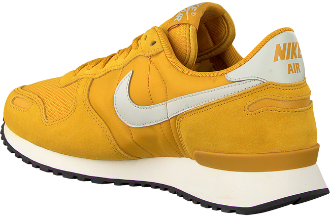 nike air ribbed beige