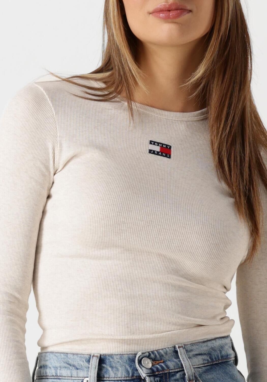 TOMMY JEANS Dames Tops & T-shirts Tjw Slim Ls Badge Tee Ext Beige