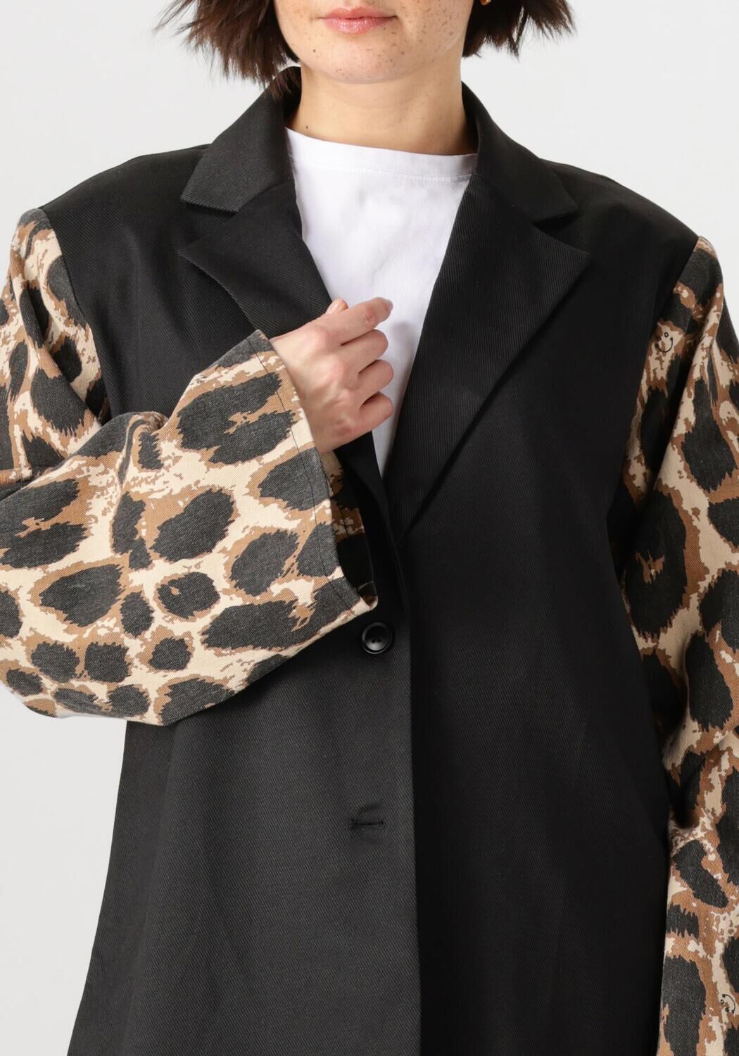 REFINED DEPARTMENT Dames Blazers Suki Bruin