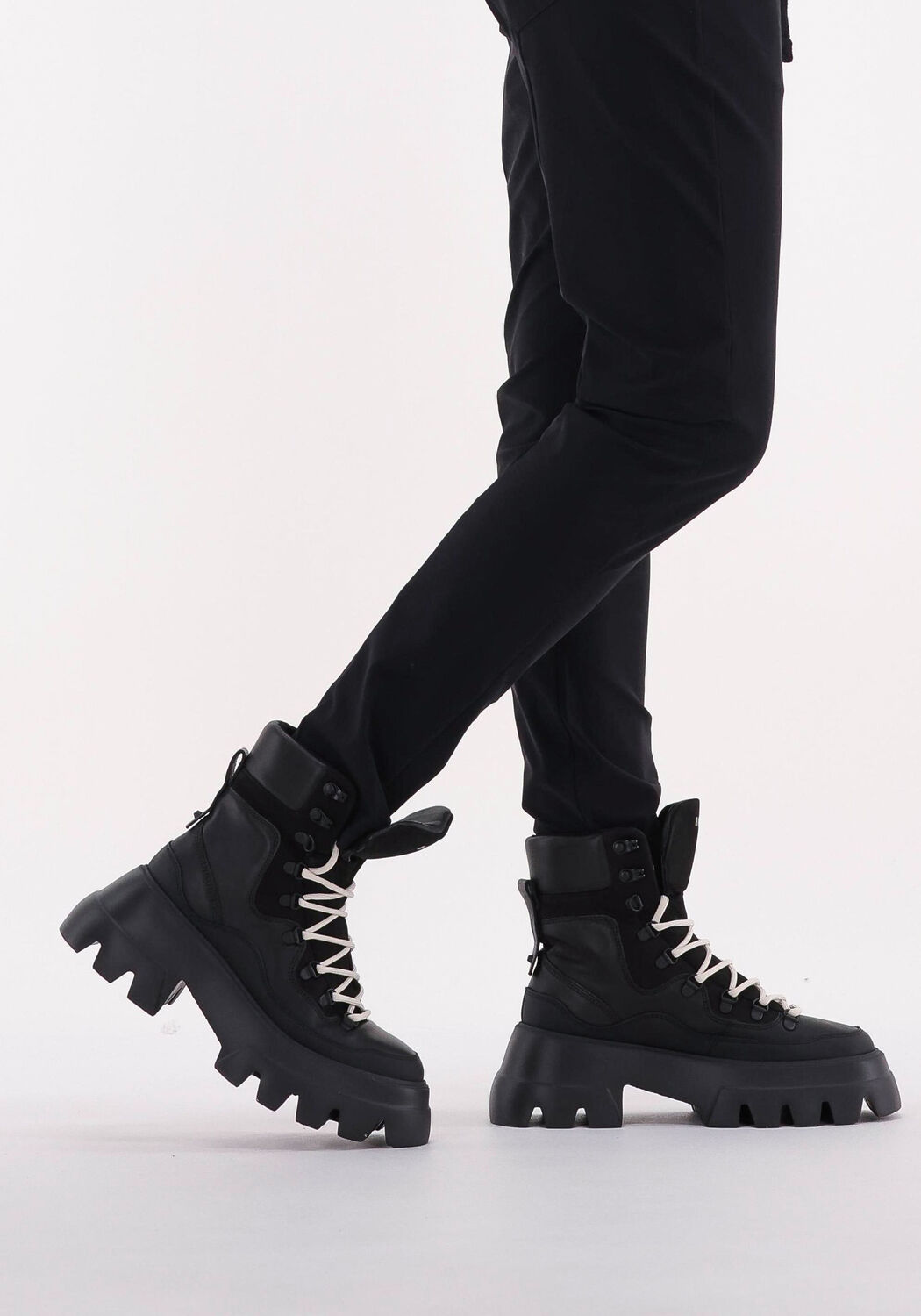 Zwarte NUBIKK Veterboots FLORE MONTAGNE | Omoda