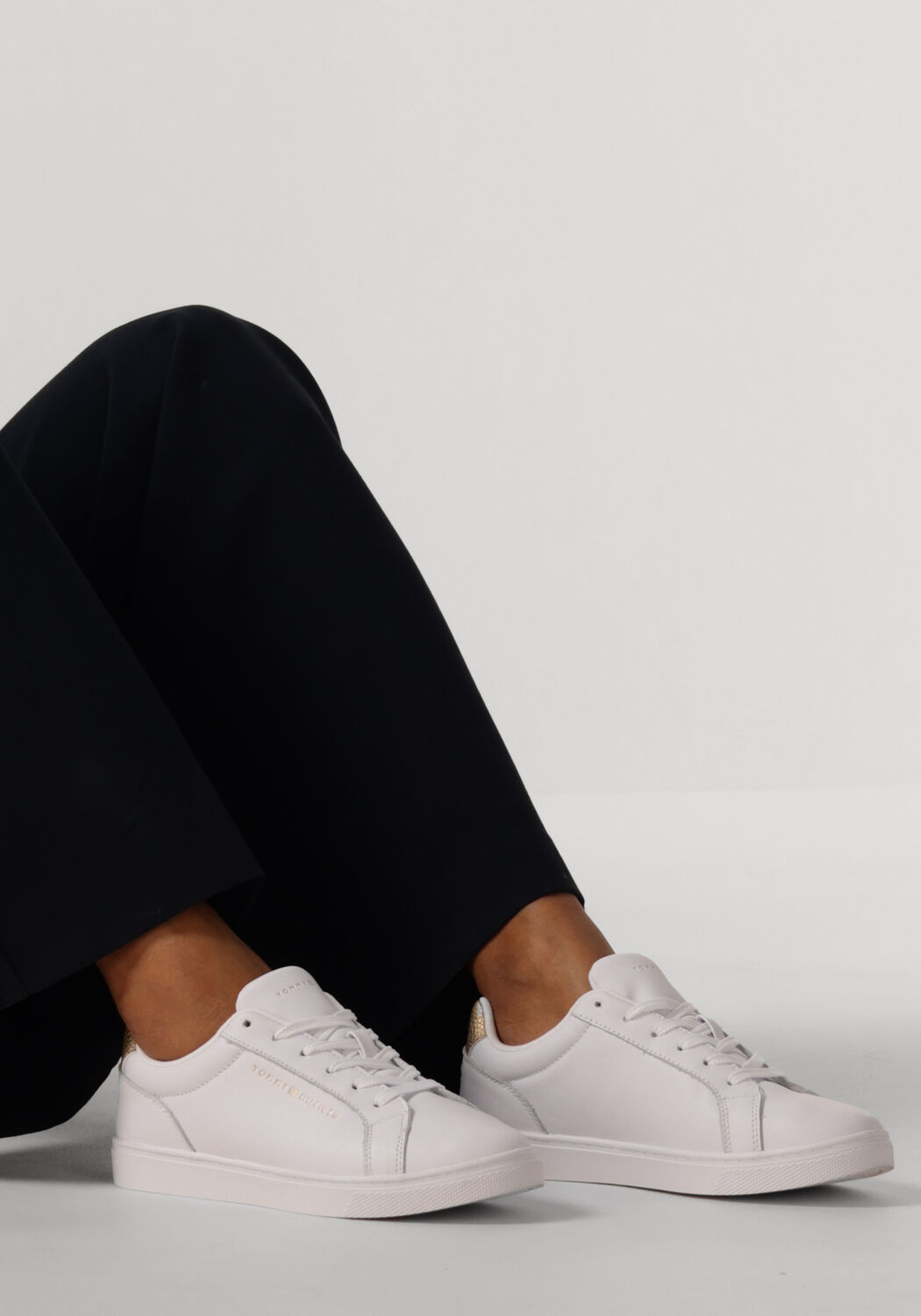 Witte TOMMY HILFIGER Lage sneakers ESSENTIAL CUPSOLE - large