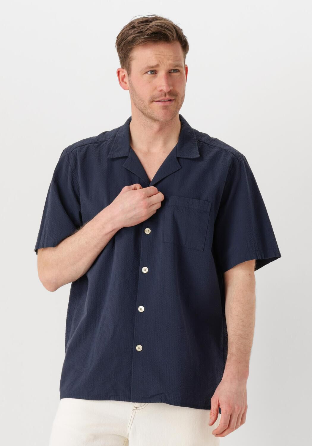 FORÉT Forét Heren Overhemden Hush Seersucker Ss Shirt Zwart