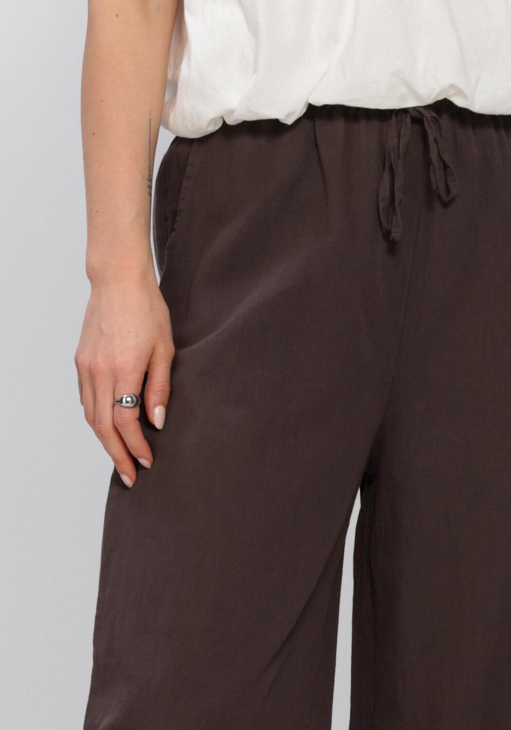 Bruine NEO NOIR Broeken HEIFA LINEN PANTS - large