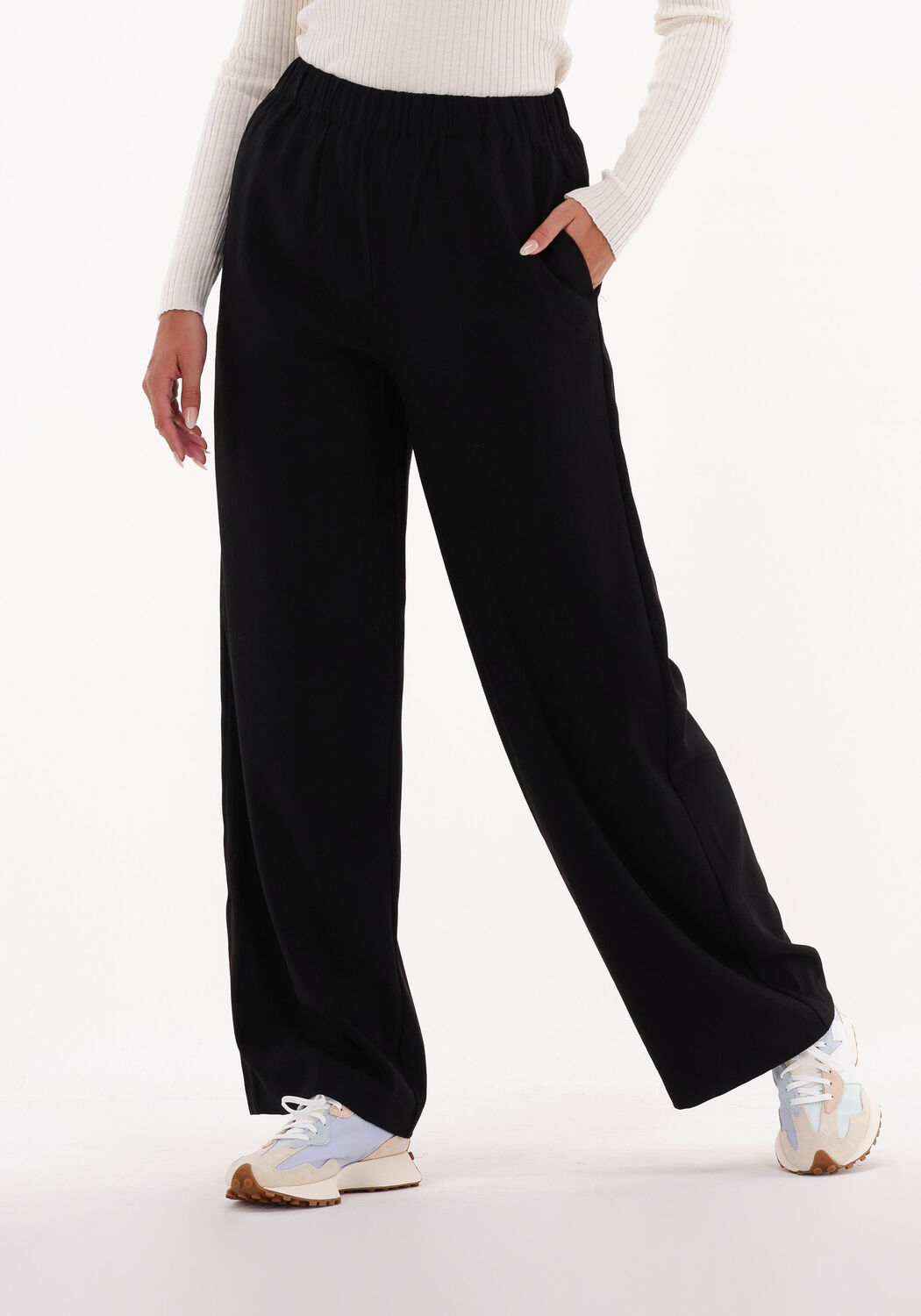 Zwarte SELECTED FEMME Wijde broek TINNI-RELAXED MW WIDE PANT B | Omoda
