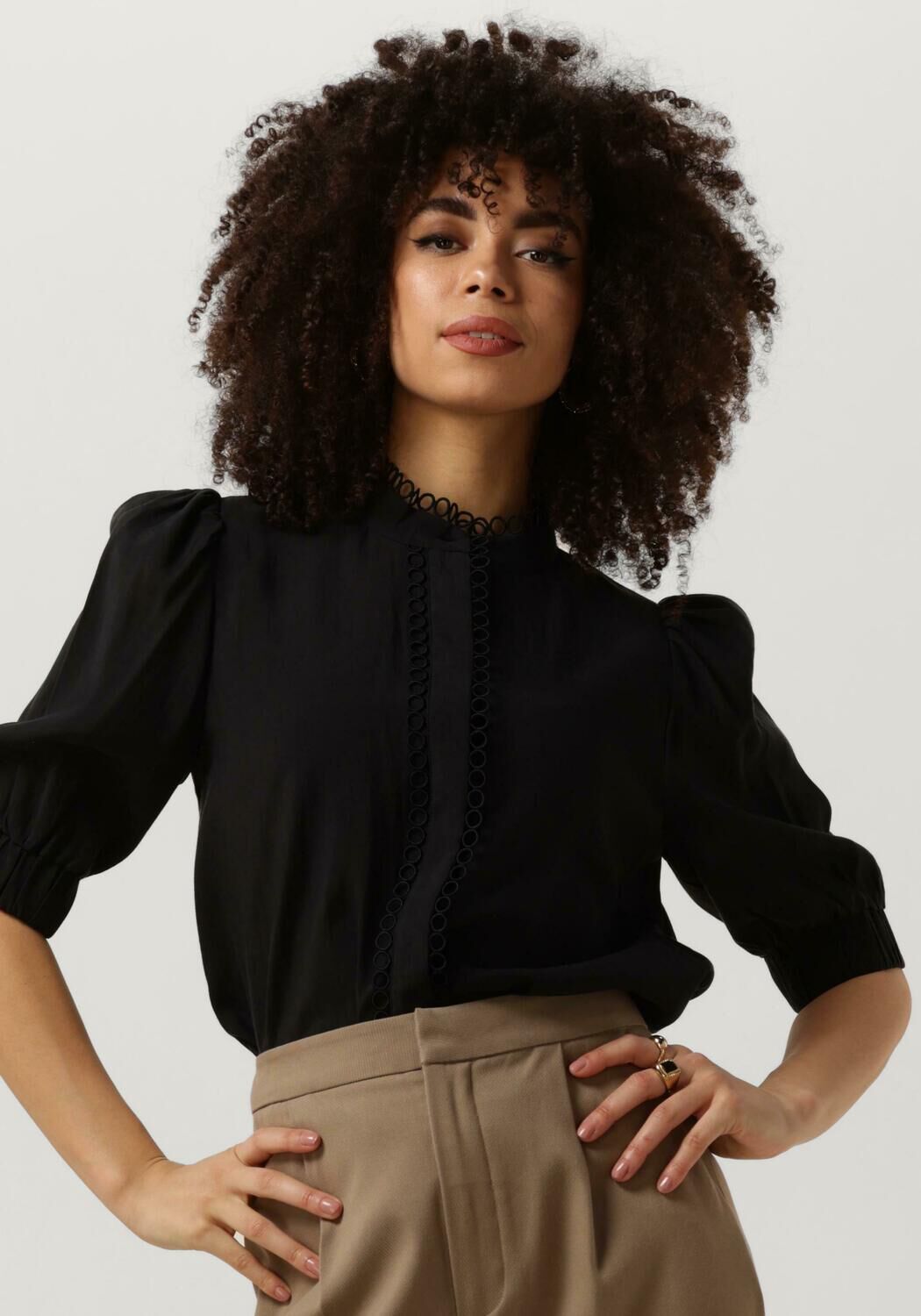 Copenhagen Muse Feminine Molly Blouse met Geborduurde Lussen Black Dames