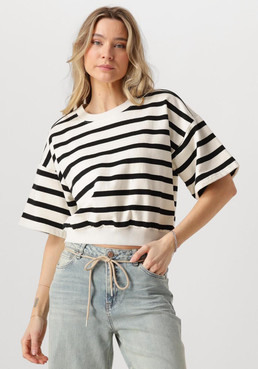 MINUS Dames Truien & Vesten Estella Short Sleeve Sweat Wit