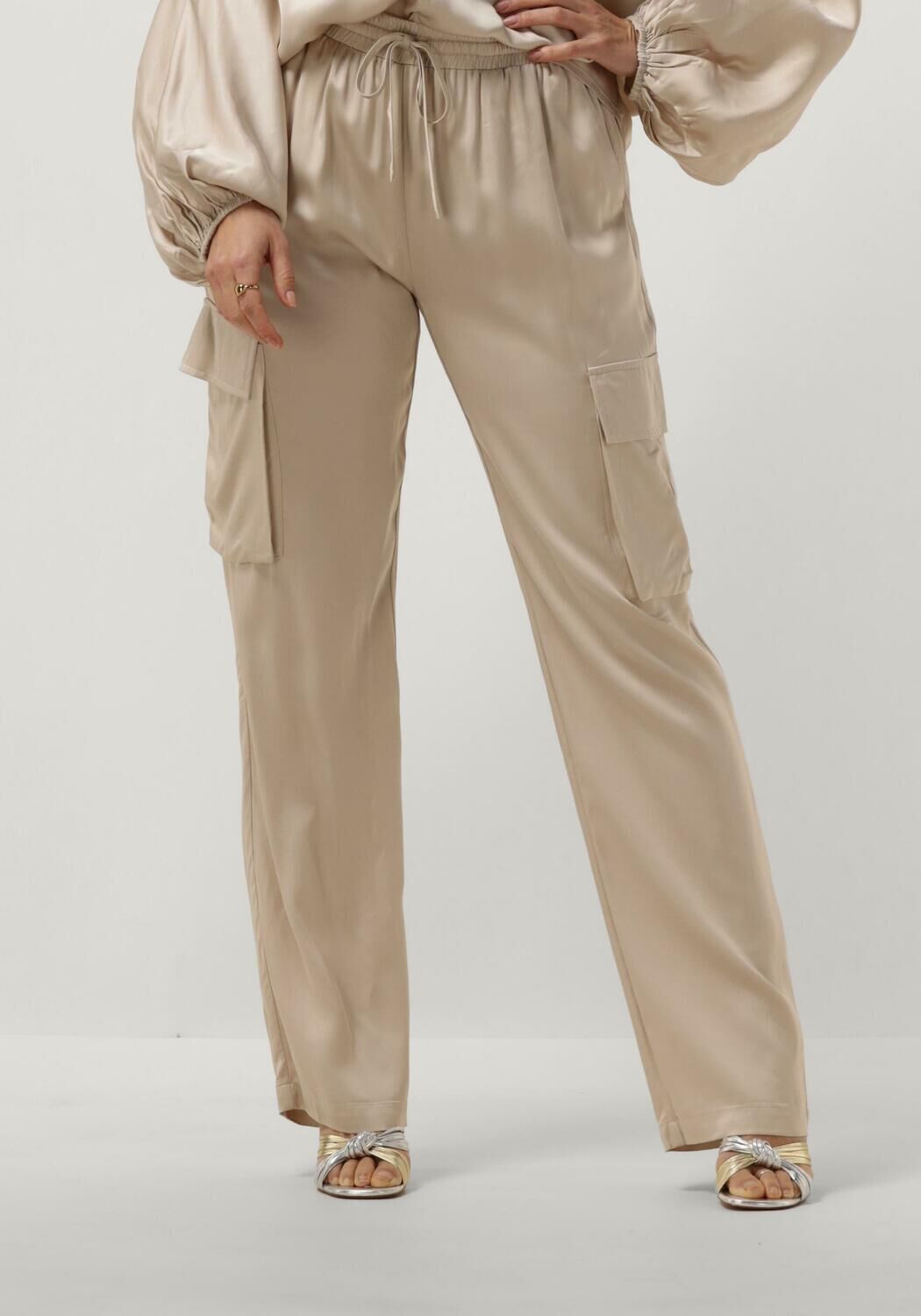 RESORT FINEST Dames Broeken Satin Cargo Pants Beige