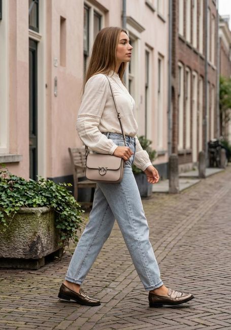 Witte MOVES Blouses FEMILINE - large