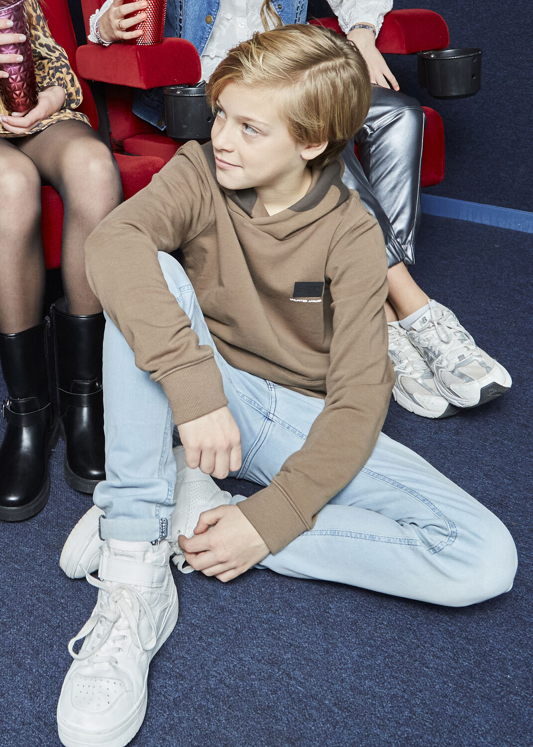 Bruine INDIAN BLUE JEANS Truien/vesten HOODIE IBJ PEACHED - large