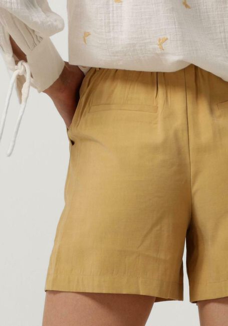 Gele Y.A.S. Broeken YASPETRINA HMW SHORTS - large