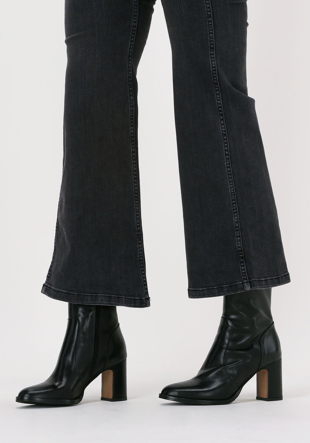 Zwarte NOTRE-V Enkellaarsjes AN282 - large