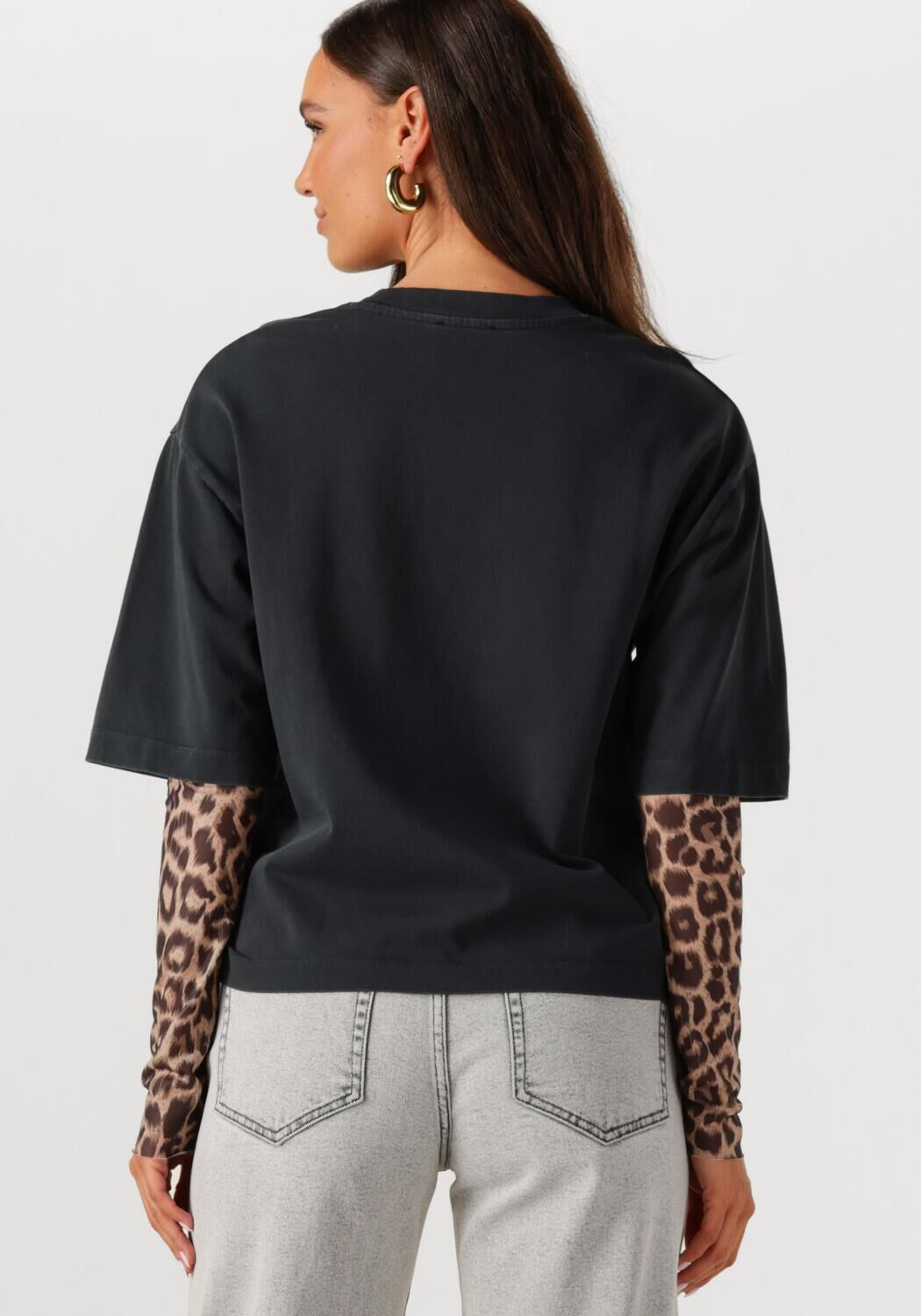 CATWALK JUNKIE Dames Tops & T-shirts Loose Fit Tshirt With Leopard Mesh Sleeves Zwart