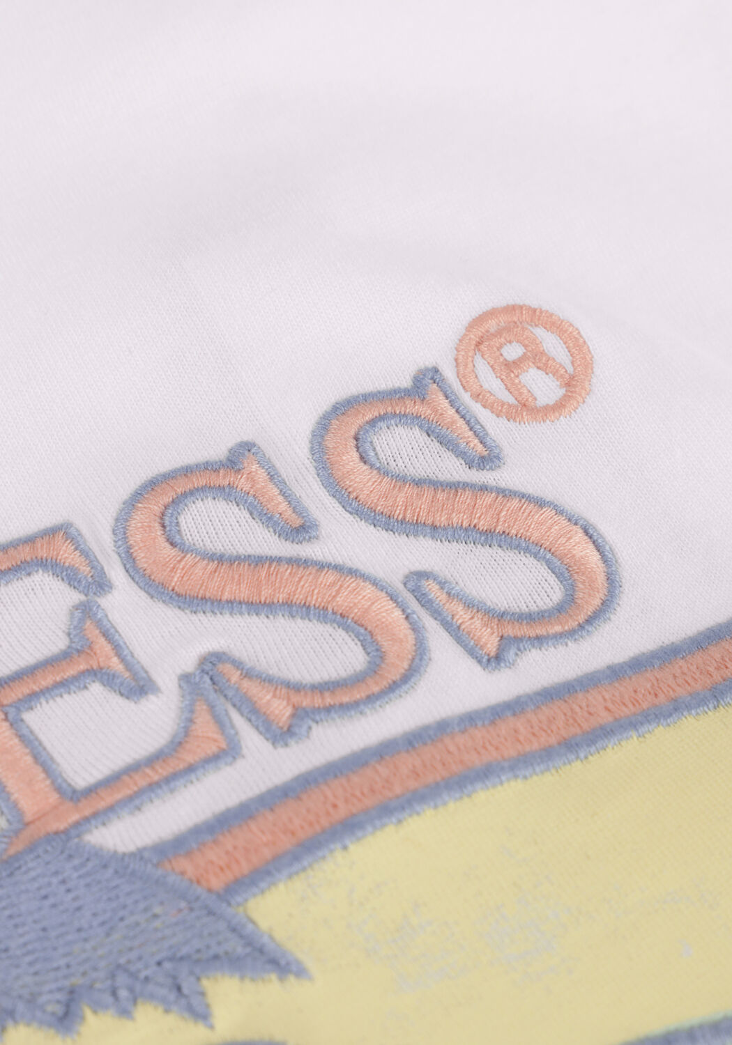 Witte GUESS T-shirt SS RN BEACH TRIANGLE TEE - large