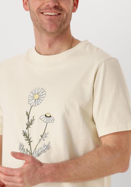 Gebroken wit ANERKJENDT T-shirt AKKIKI FLOWER EMB S/S TEE - large