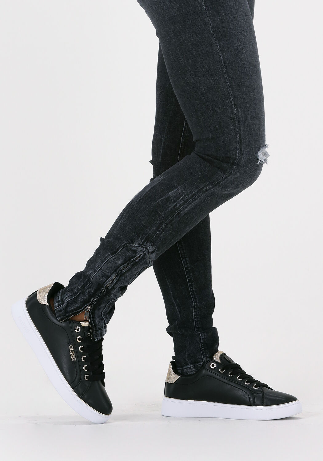 Zwarte GUESS Lage sneakers BECKIE - large