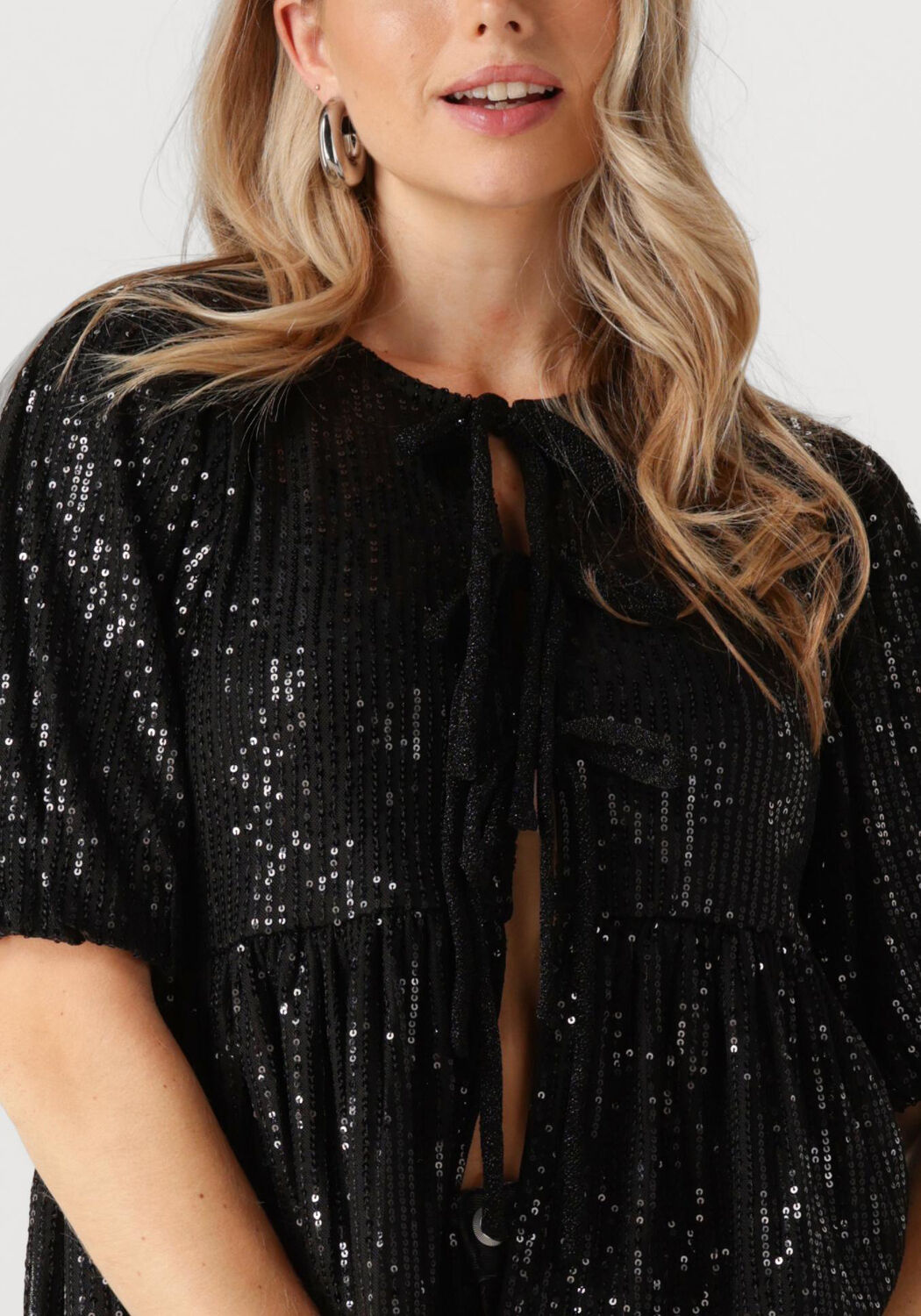 REFINED DEPARTMENT Dames Tops & T-shirts Silva Zwart