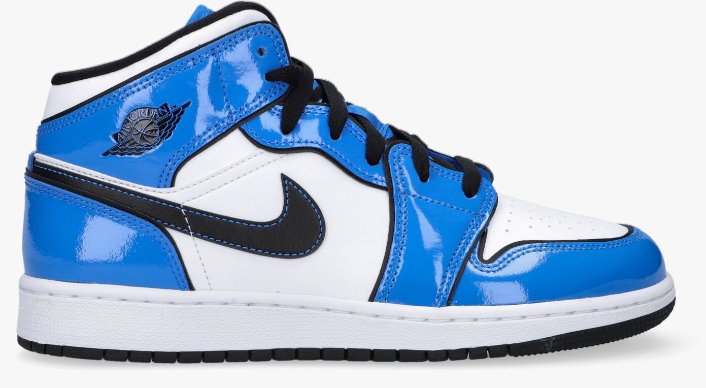 lichtblauwe nike jordan