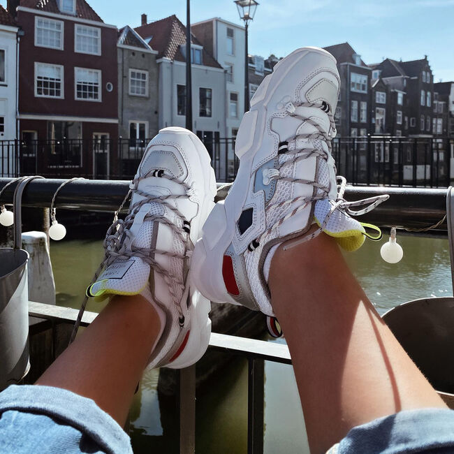 Witte TOMMY HILFIGER Lage sneakers CITY VOYAGER CHUNKY Witte TOMMY HILFIGER Lage sneakers CITY VOYAGER CHUNKY - large