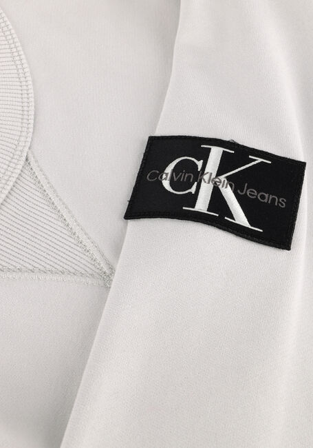 Lichtgrijze CALVIN KLEIN Sweater BADGE CREW NECK Lichtgrijze CALVIN KLEIN Sweater BADGE CREW NECK - large