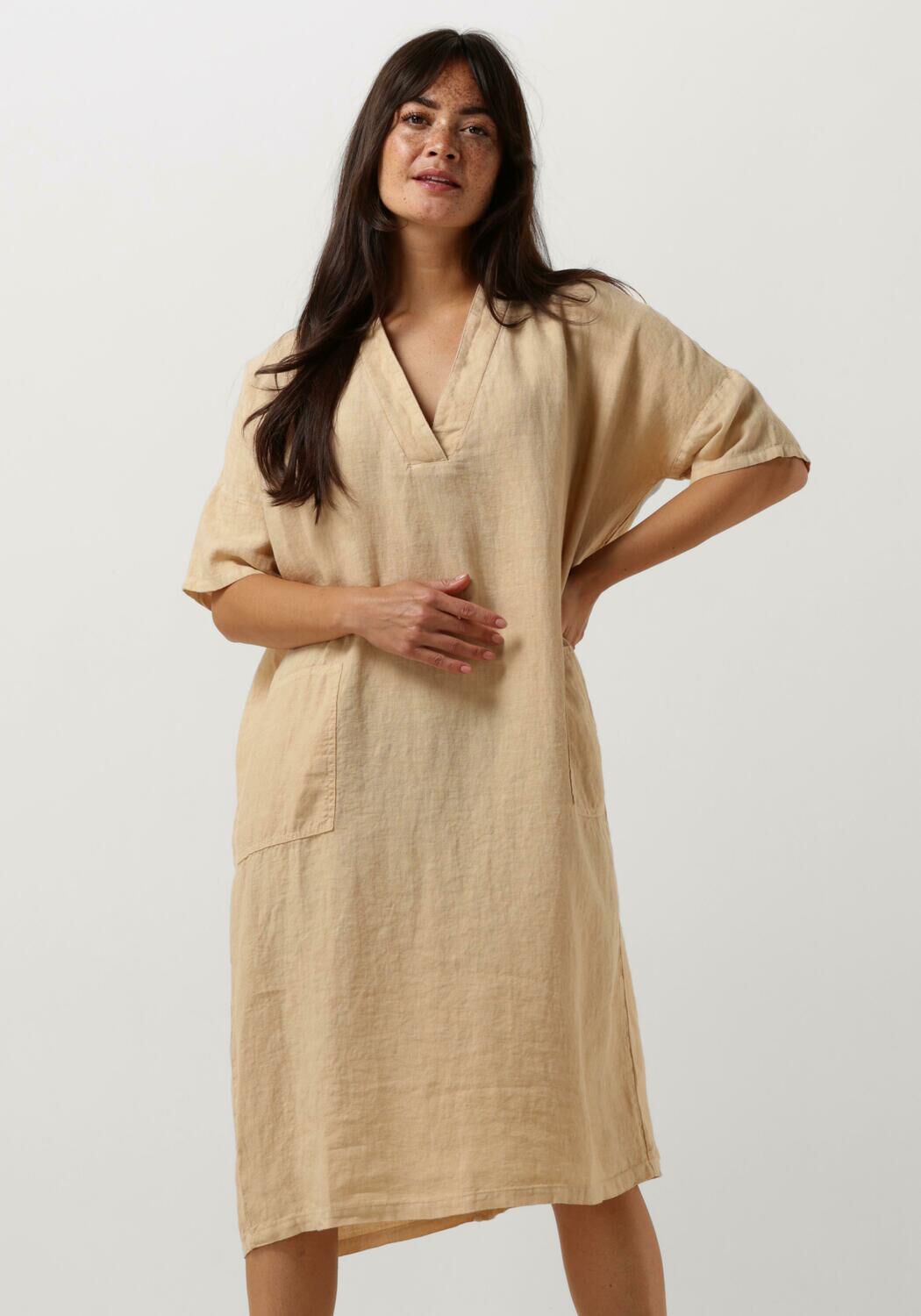 Penn&Ink N.Y Oranje Midi Jurk Elegant Ontwerp Beige Dames