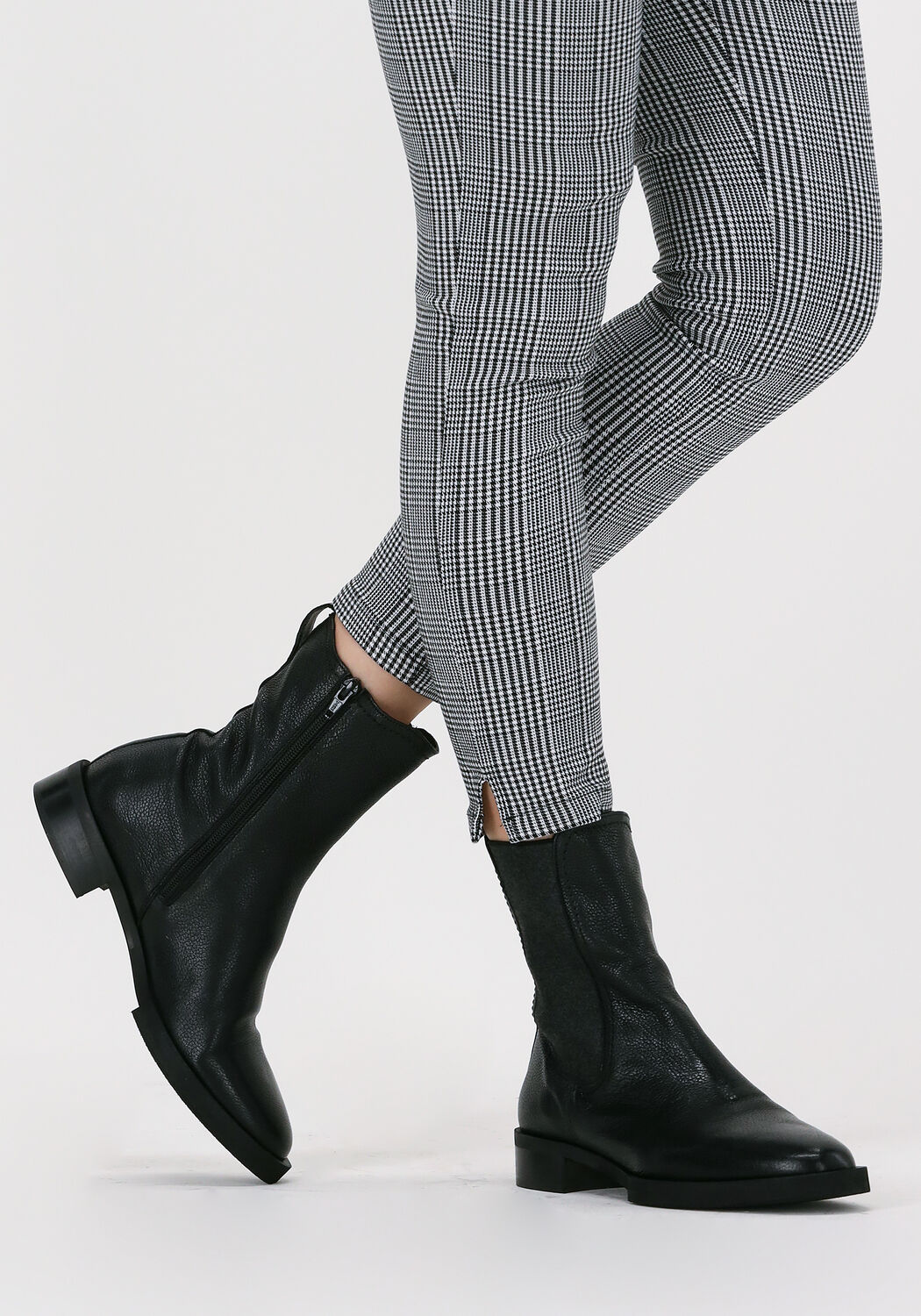 Zwarte PERTINI Enkellaarsjes 25175 - large