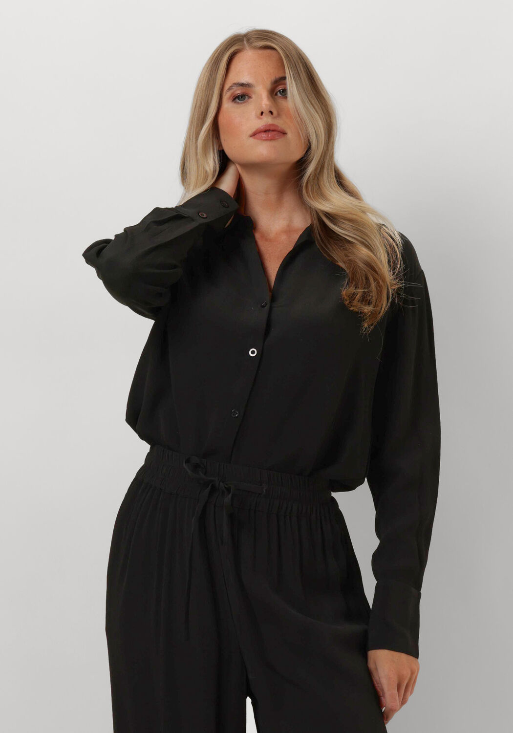 Notre-v Zwarte Emma Blouse Veelzijdige Stijl Black Dames