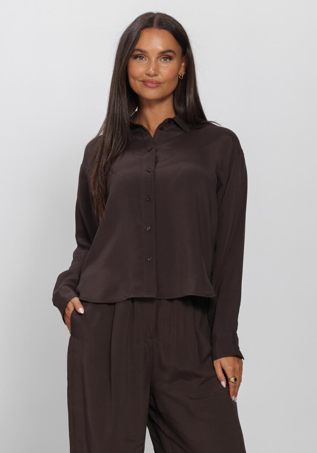 Bruine BY-BAR Blouses KRIS SATIN STRIPE BLOUSE - large