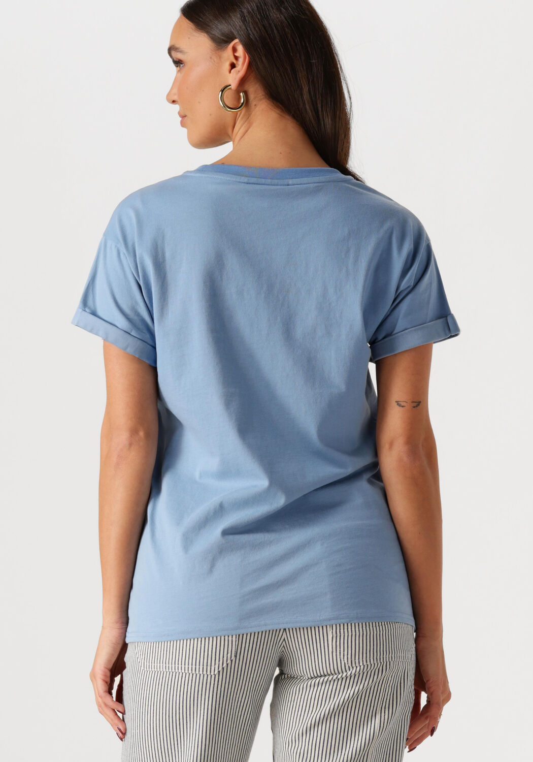 COLOURFUL REBEL Dames Tops & T-shirts Uni Logo Boxy Tee Lichtblauw