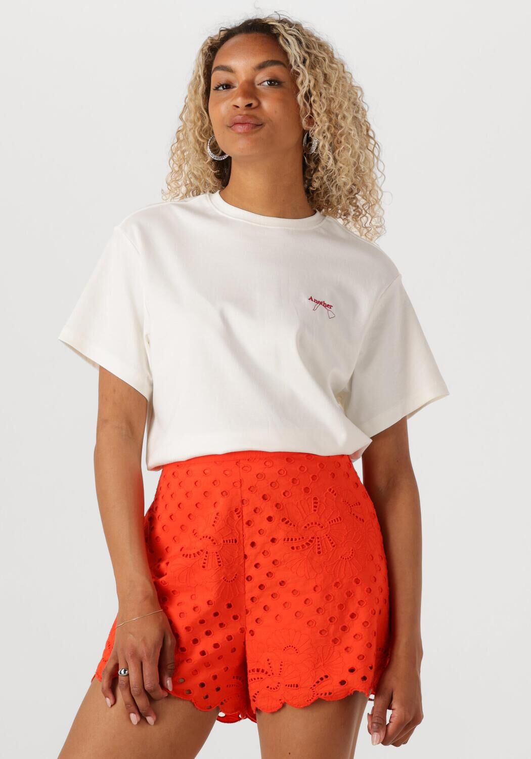 ANOTHER LABEL Dames Tops & T-shirts Gina Flower Shirt Wit