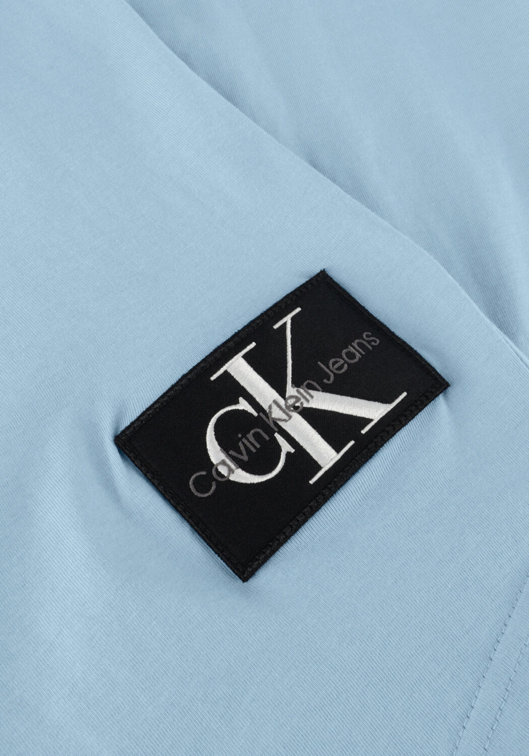 Lichtblauwe CALVIN KLEIN T-shirt BADGE TURN UP SLEEVE - large