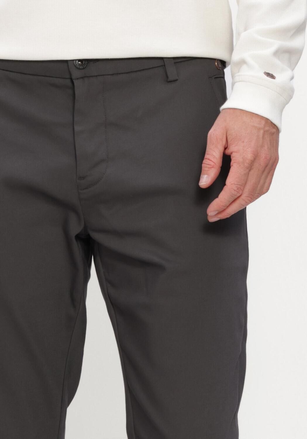 Donkergrijze CAST IRON Lange broeken CYLAS TAPERED CHINO MEGDA POWER - large
