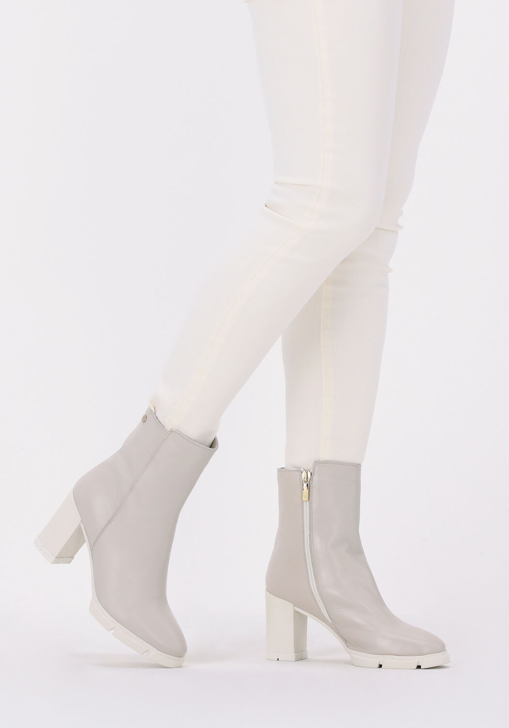 Witte NOTRE-V Enkellaarsjes 04-241 - large