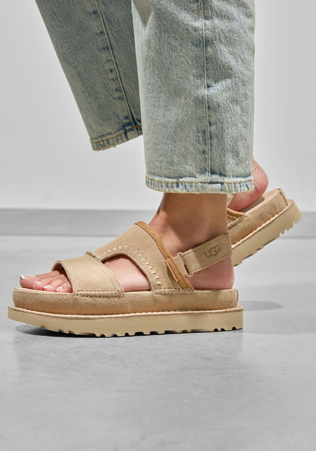 Beige UGG Platte sandalen W GOLDENSTAR REGENERATE - medium