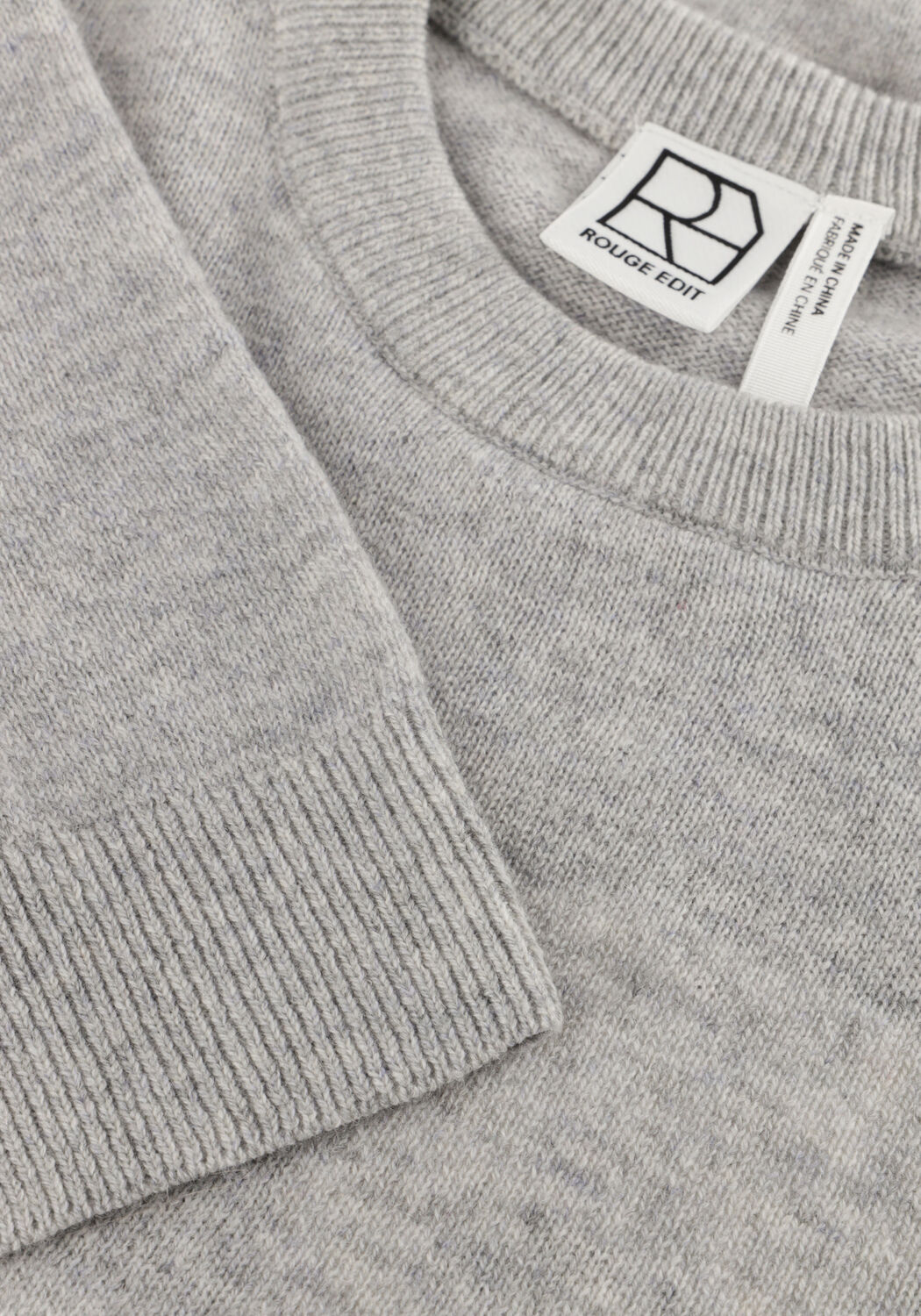 Lichtgrijze ROUGE EDIT Top ROUKATE SS O-NECK KNIT - large