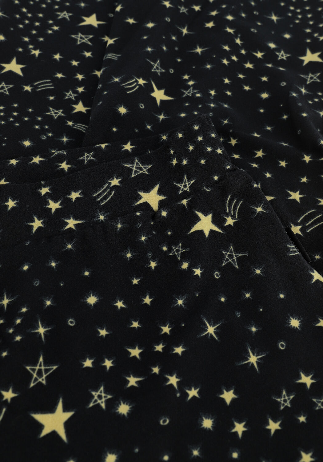 Zwarte COLOURFUL REBEL Flared broek COSMIC PEACHED FLARE PANTS - large