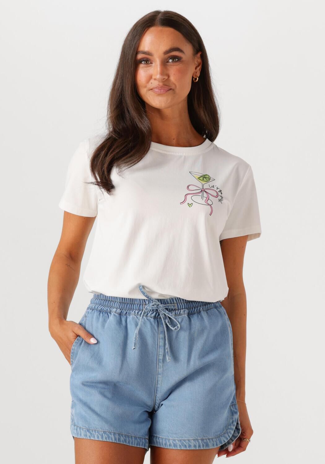 YDENCE Dames Tops & T-shirts T-shirt Let's Go Girls Wit