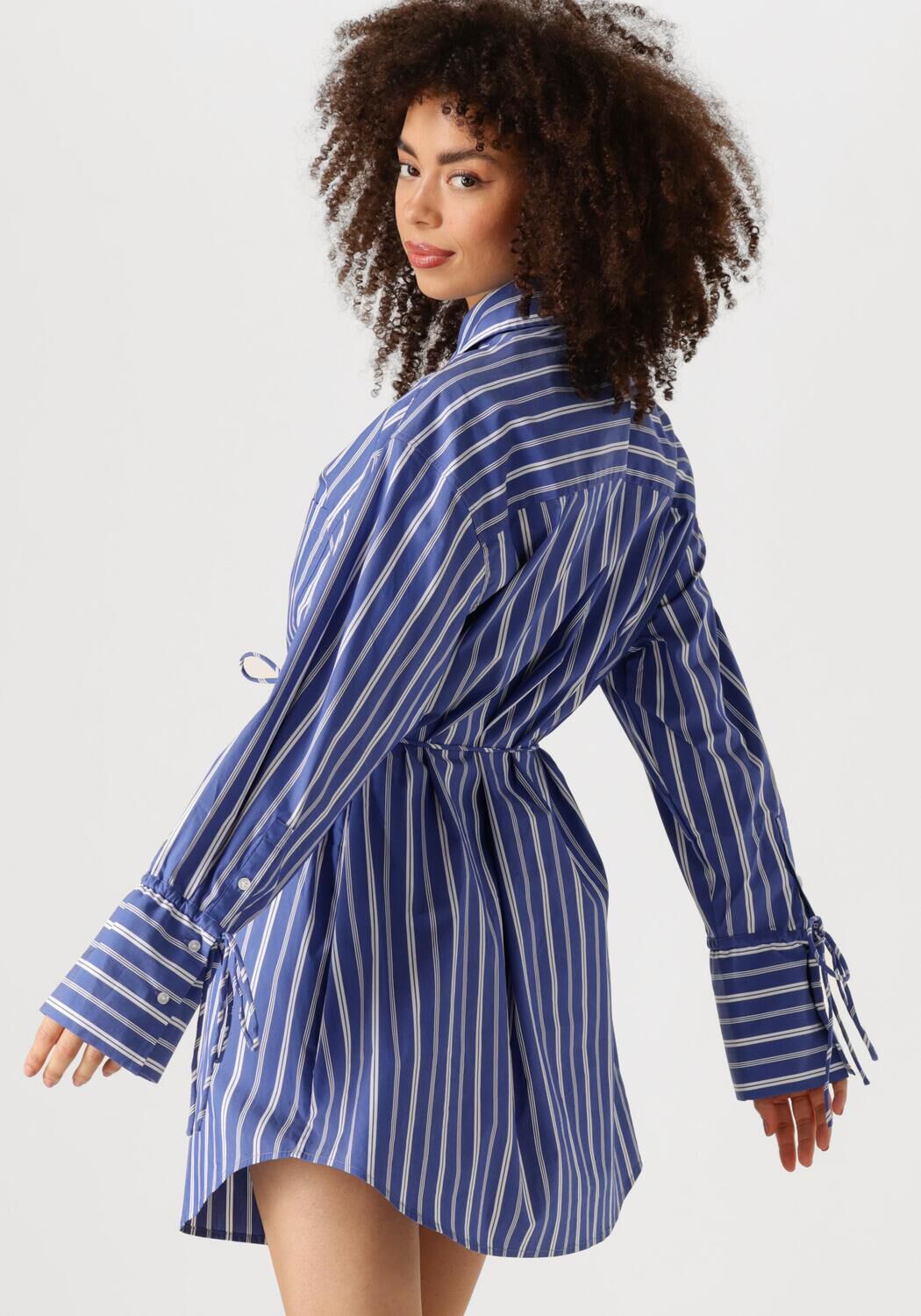 EDITED Dames Jurken Deloris Dress Blauw