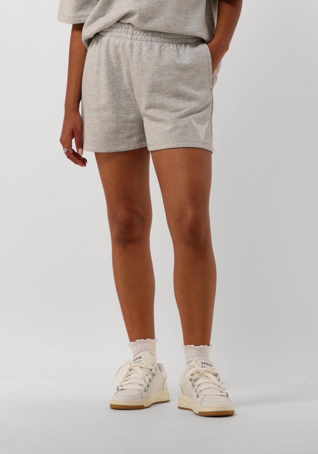ALIX THE LABEL Dames Broeken Ladies Knitted Summer Sweat Shorts Lichtgrijs