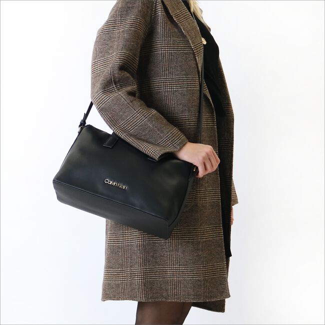 Gouden CALVIN KLEIN Handtas DRIVE RUFFLE Gouden CALVIN KLEIN Handtas DRIVE RUFFLE - large