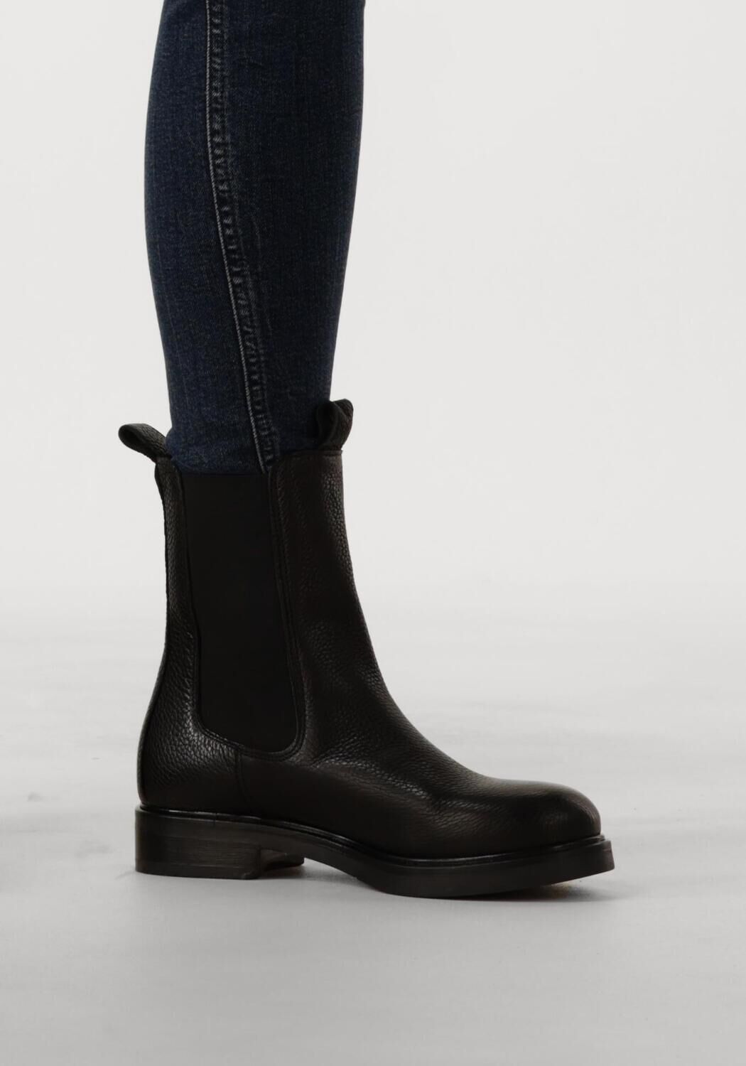 Zwarte VIA VAI Chelsea boots JULIETTE INDY - large