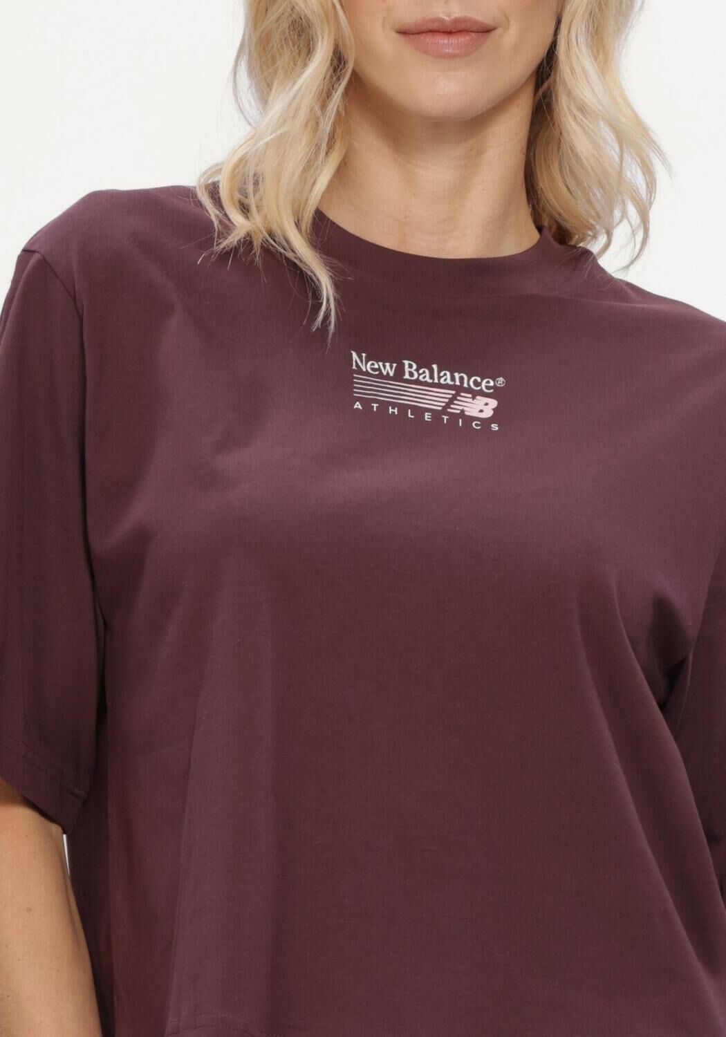 NEW BALANCE Dames Tops & T-shirts Trackside Relaxed T-shirt Bordeaux