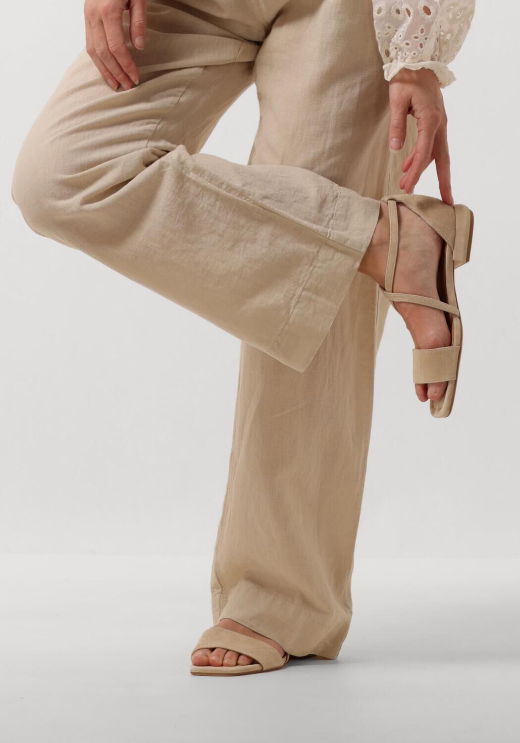 Beige OMODA Platte sandalen KARLY06 - large