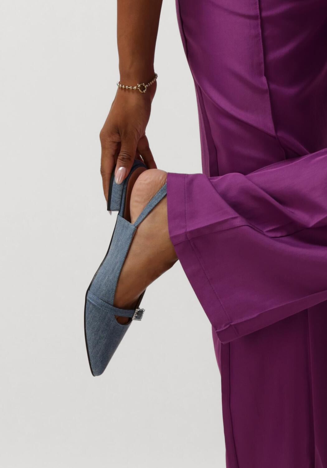 Blauwe NOTRE-V Slingbacks 122219 - large