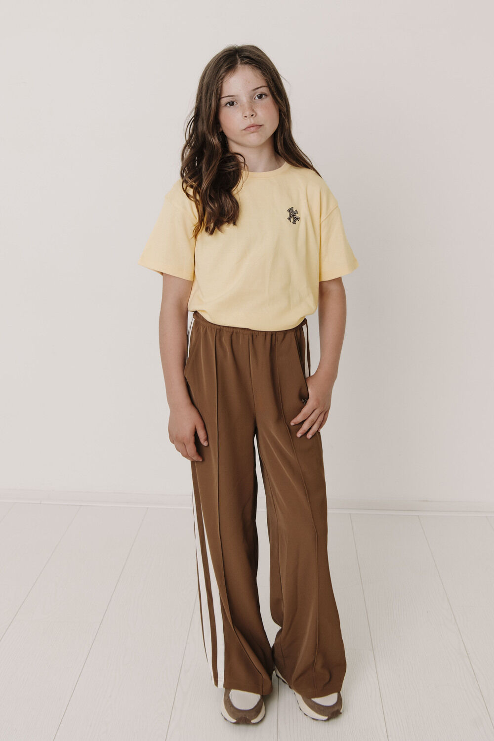 Bruine FRANKIE & LIBERTY Wijde broek TEGAN TRACKSUIT PANT - large