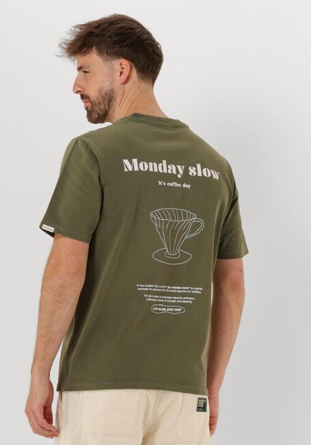 Groene ANERKJENDT T-shirt AKKIKKI MONDAY SLOW TEE - large